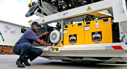 Commander 15i E Electric Cargo Loader - Oshkosh AeroTech