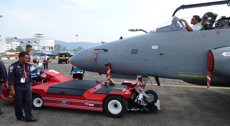 LEKTRO<sup>®</sup> 88M Towbarless Aircraft Tow Tractors