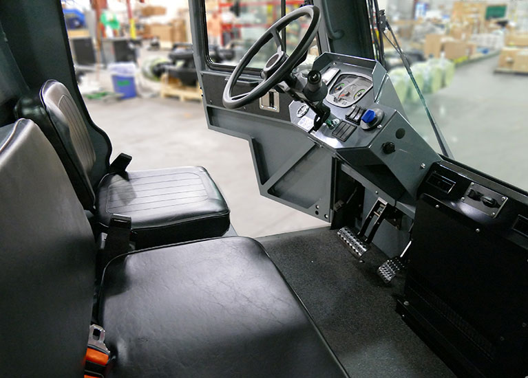 B950-Cab-Right-1