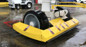 Wheel bogie guard on an airplane wheel