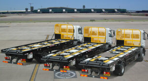 ULD Trucks Flughafen.jpg